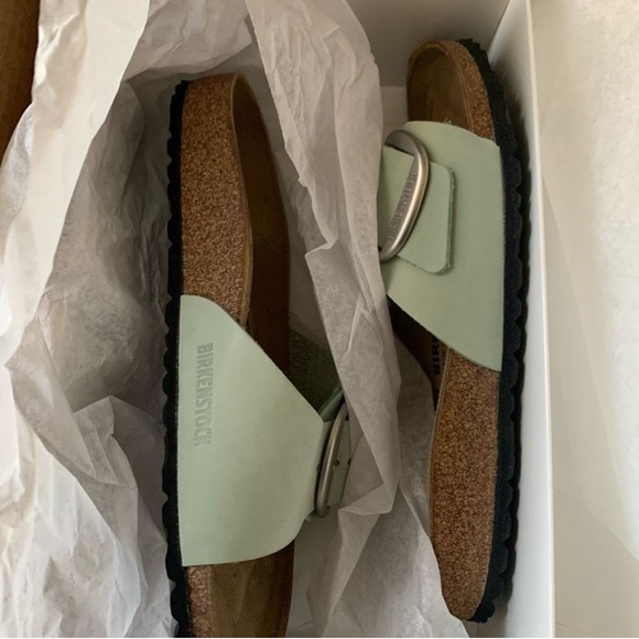 Madrid Big Buckle
Nubuck Leather - Matcha - Picture 6 of 9